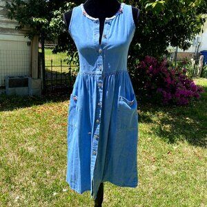 Full Button-Up Charming Farmhouse Chic Dress w/ POCKETS, Lace Trim, & Daisy Butt
